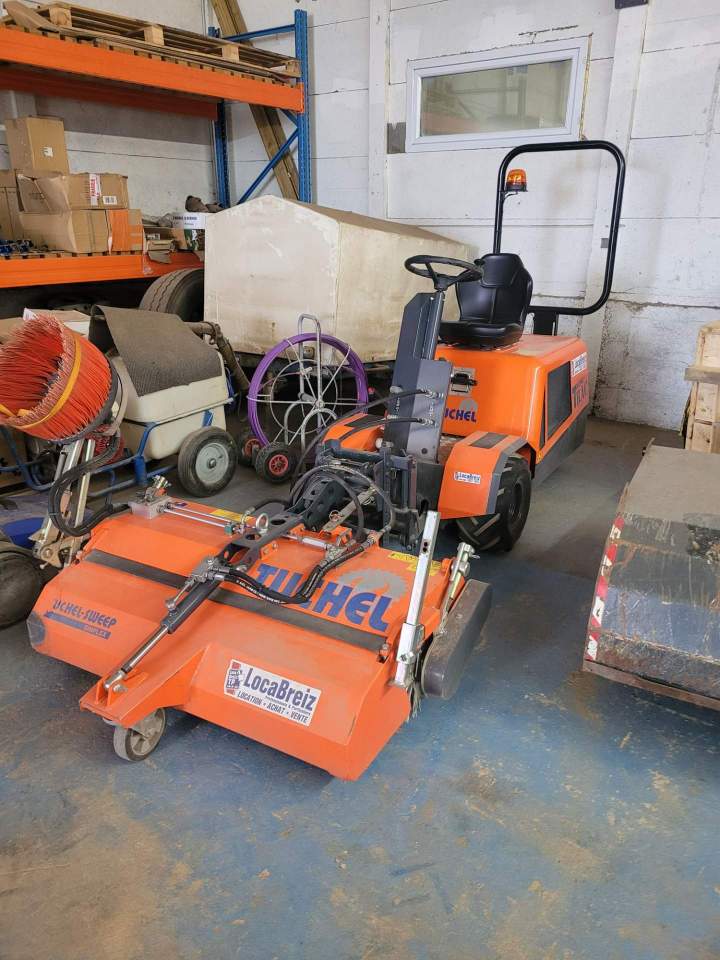 Balayeuse auto porté Tuchel Bretagne